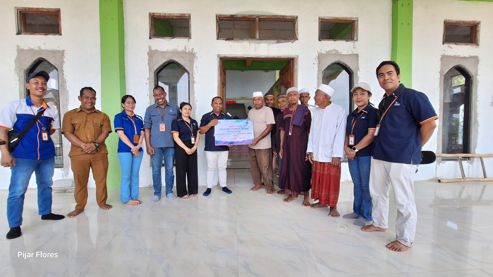 Memberi Dengan Hati, Bank NTT Cabang Ruteng Salurkan Bantuan untuk Pembangunan Masjid di Nuca Molas