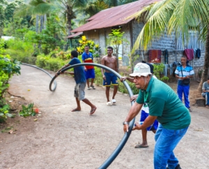 Kolaborasi PLN dan Yayasan Papha Distribusikan Air Bersih ke Tiga Dusun di Desa Nubahaeraka