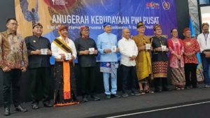 Bupati Manggarai Hery Nabit Berhak Raih Trofi Abyakta PWI Pusat 2026