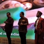 Bentuk Dukungan ke UMKM, Bupati Hery Nabit Pakai Produk Lokal di Acara Penandatanganan KR-BNN