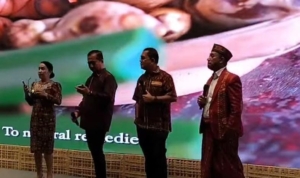 Bentuk Dukungan ke UMKM, Bupati Hery Nabit Pakai Produk Lokal di Acara Penandatanganan KR-BNN