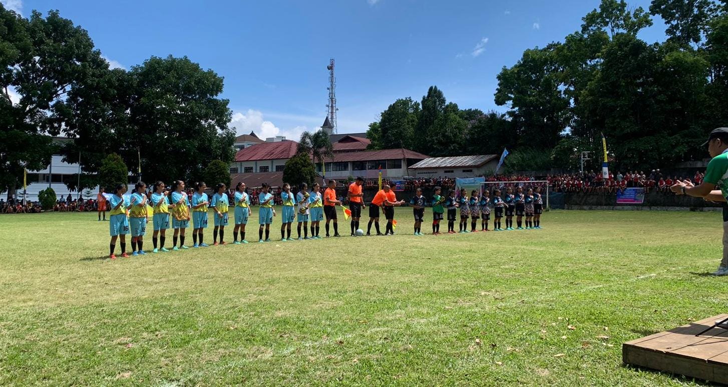Bupati Hery Nabit Buka Turnamen Bola Perempuan Pertama di Manggarai