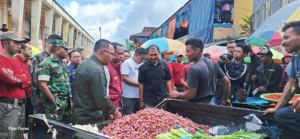 Pantau Paris Ruteng, Bupati Hery Nabit Pastikan Stok Aman dan Harga Bapok Stabil Jelang Lebaran dan Paskah