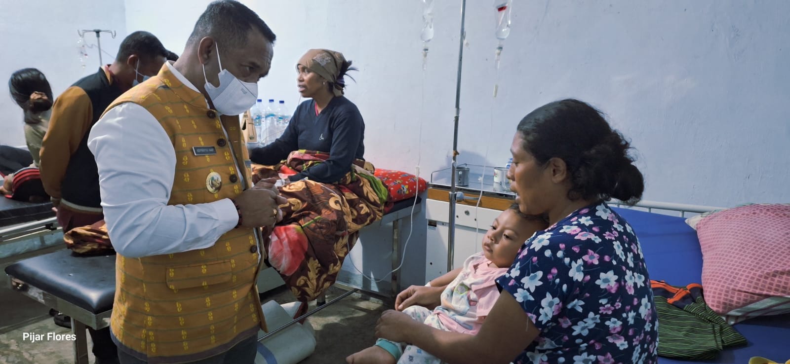 Bupati Hery Nabit Pantau Kasus Diduga Keracunan MBG di Satar Mese, Instruksi Penyisiran ke Rumah Warga