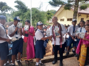 Lawan Ketergantungan Gawai, Vinsensius Supriadi Galakkan Gerakan Literasi di Kecamatan Ruteng