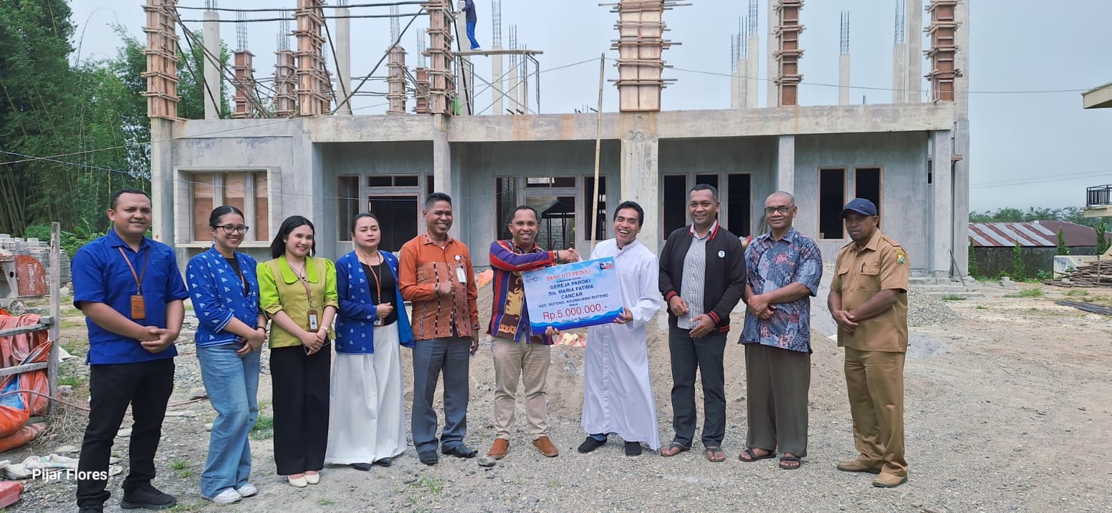Wujud Kepedulian Spiritual, Bank NTT Ruteng Dukung Pembangunan Rumah Pastoran St. Maria Fatima Cancar