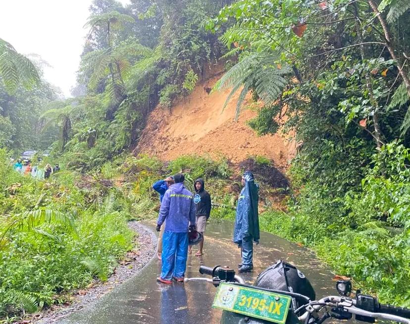 Akses Ruteng–Iteng Putus, Longsor Tutupi Jalan di Dekat Jembatan Wae Mantar II