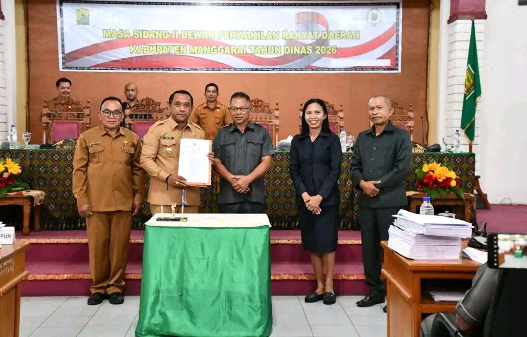 Sidang Paripurna DPRD Manggarai Tetapkan Dua Perda Strategis Daerah