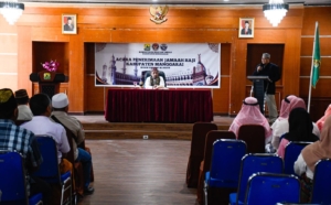 Tiba di Ruteng, Jemaah Haji Manggarai Disambut Hangat Bupati Hery Nabit