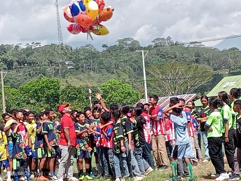 Buka Turnamen U-15 Cibal, Bupati Hery Nabit Dorong Karakter Anak dan Ekonomi Warga