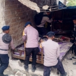 Pasca Gempa M 7,7 Manggarai: Personel Brimob Dikerahkan Evakuasi Puing dan Amankan 121 Rumah Rusak di Desa Dimpong