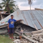 Lolos dari Maut dalam 1 Detik: Kisah Pilu Keluarga Remigius di Lelak, Rumah Hancur Diguncang Gempa M 7,7