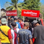Telkomsel Gandeng Ketua TP PKK Manggarai Pulihkan Jaringan 100% dan Salurkan Kebutuhan Bayi dan Lansia di Posko Wancang
