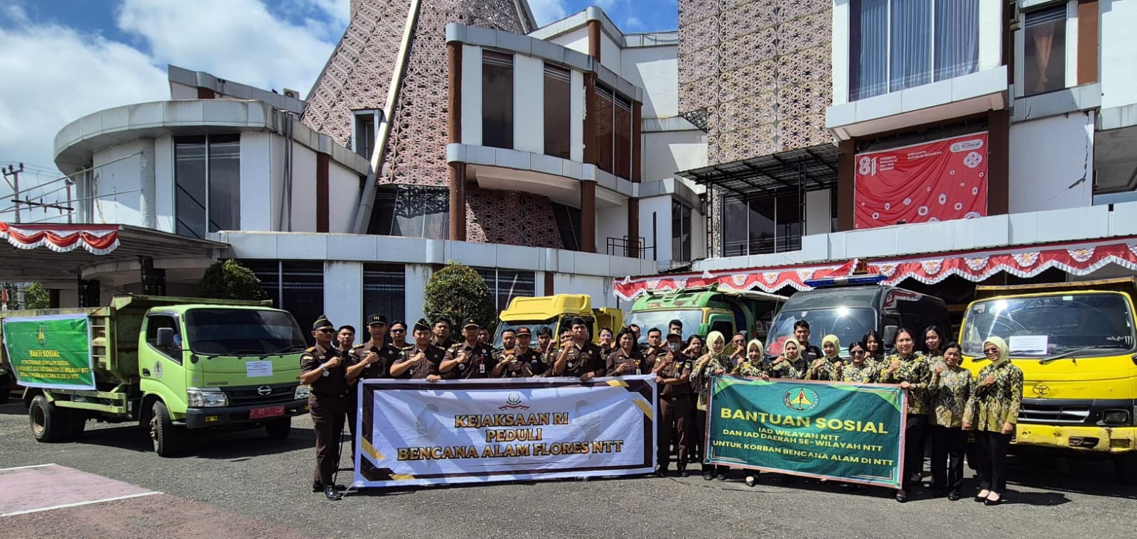 Wujud Nyata Kepedulian, Kejaksaan Salurkan Beras dan Kebutuhan Pokok untuk Korban Gempa Flores