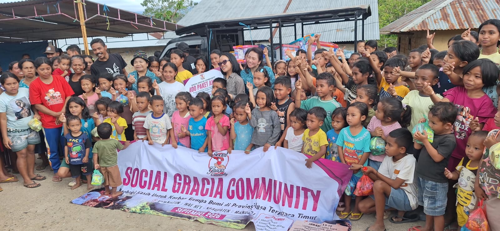 Ketua TP PKK Manggarai Gandeng Social Gracia Community Salurkan Ratusan Sembako hingga Tenda Pengungsi di Wae Ri’i