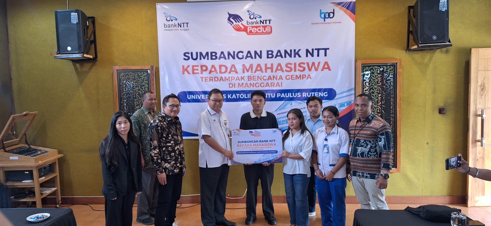 Ringankan Beban Pasca-Gempa Manggarai, Bank NTT Salurkan Bantuan Dana dan Program Magang Berinsentif bagi Mahasiswa Unika St. Paulus