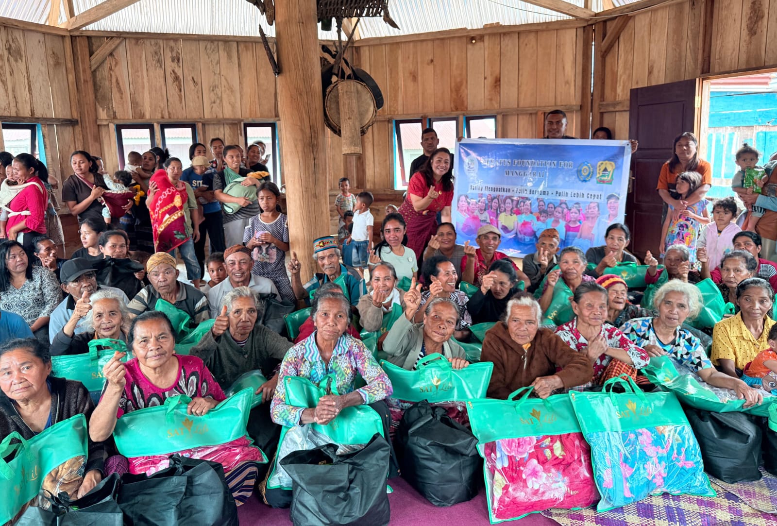 Gandeng Meratus Foundation dan BPBD, Meldyanti Nabit Salurkan Bantuan untuk Kelompok Rentan
