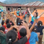 Senyum yang Kembali Merekah: Cara Ketua TP PKK Manggarai Hibur Anak-Anak Korban Gempa di Desa Compang Cibal