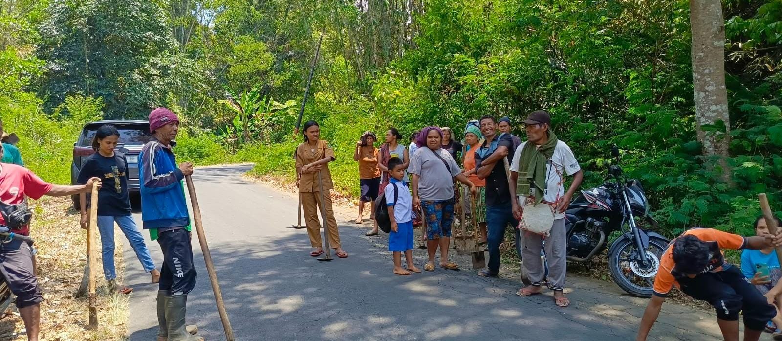 PLN UIP Nusra Lanjutkan Program Air Bersih, Warga Gotong Royong dan Bentuk Pengelola Petugas Air Minum