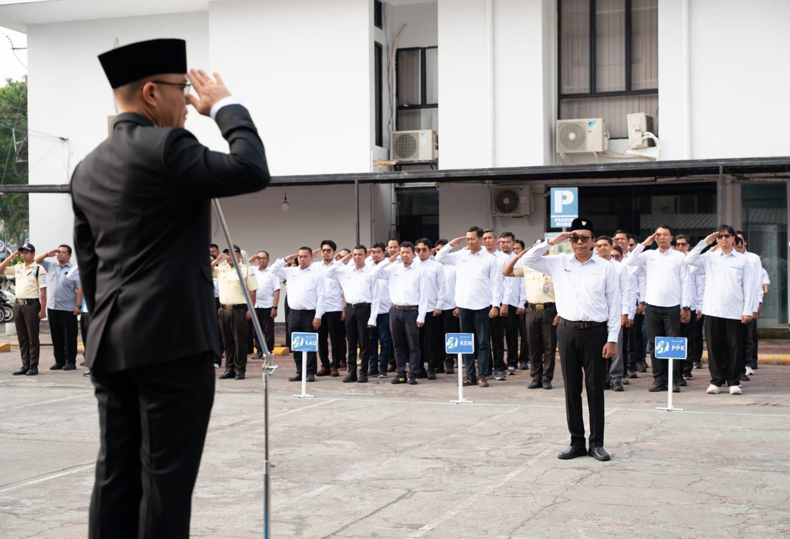 PLN UIP Nusra Peringati HLN ke-81 Lewat Aksi Kepedulian Sosial